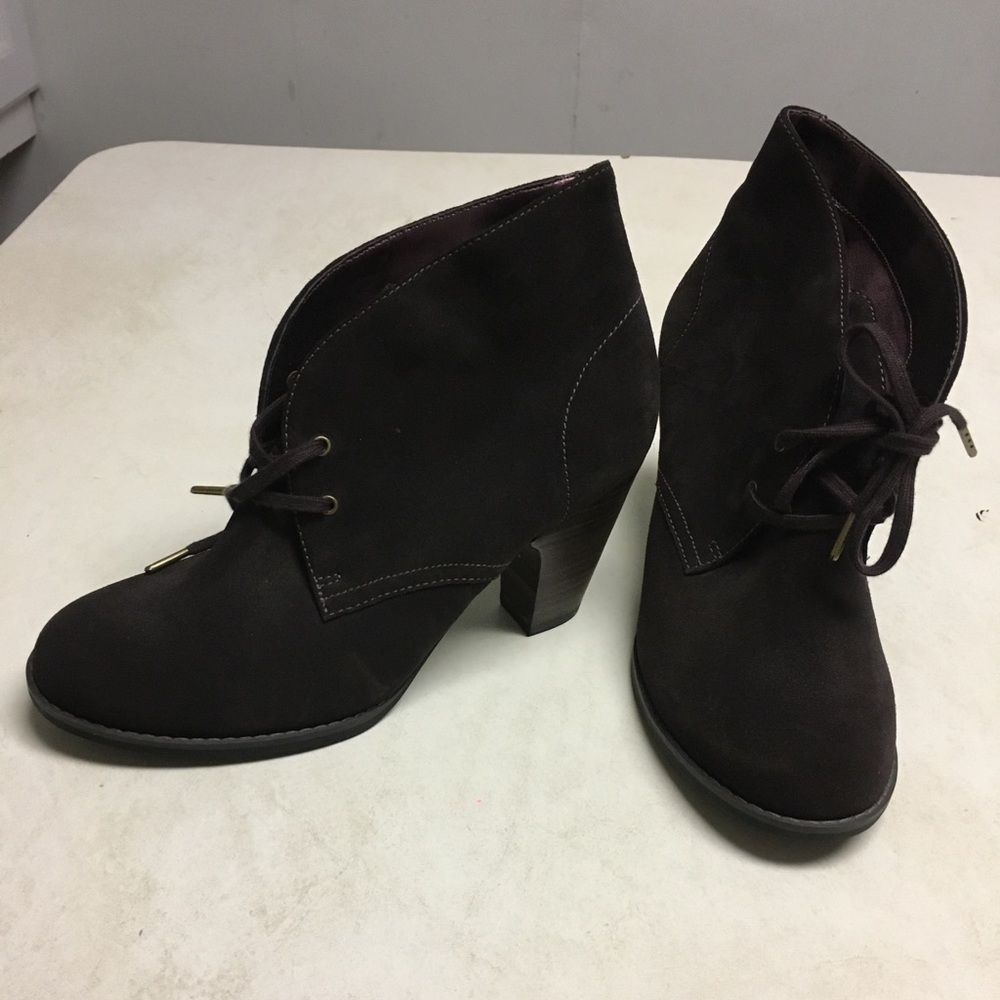 BROWN booties Indigo by Clark’s size 8 like new !